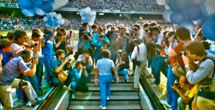 Diego Armando Maradona all'arrivo a Napoli