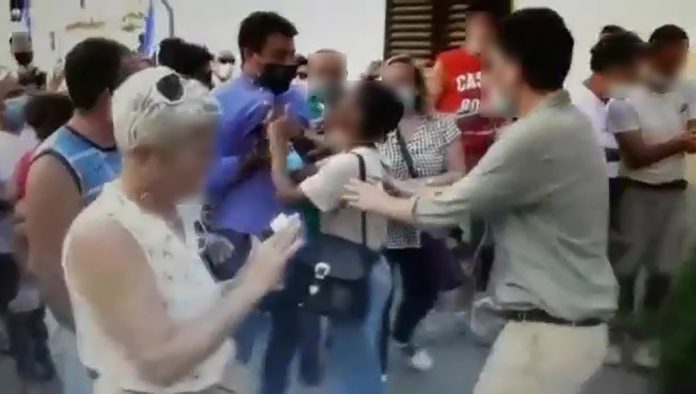 Salvini aggredito