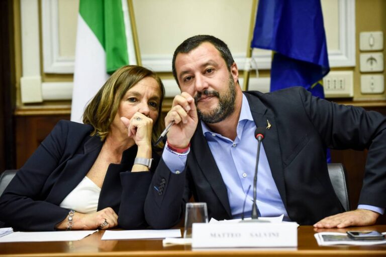 Lamorgese sempre più nel mirino di Fratelli d’Italia e Lega. Intanto Salvini fa retromarcia sul green pass