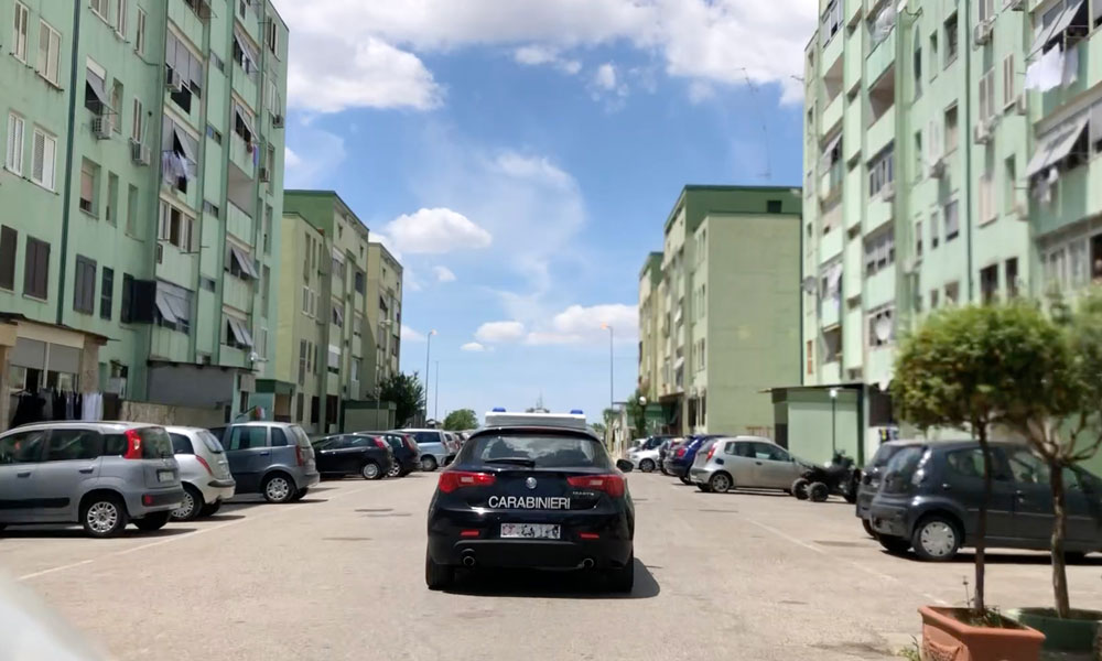 Blitz nel Parco Verde di Caivano, presi due giovanissimi pusher Blitz nel Parco Verde di Caivano, presi due giovanissimi pusher