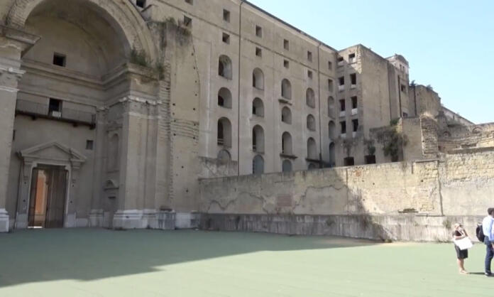 Palazzo Fuga detto anche l'Albergo dei Poveri di Napoli