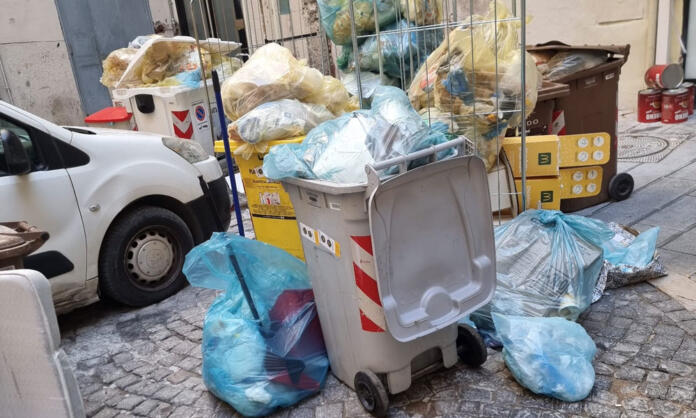 Degrado a piazzetta Matilde Serao