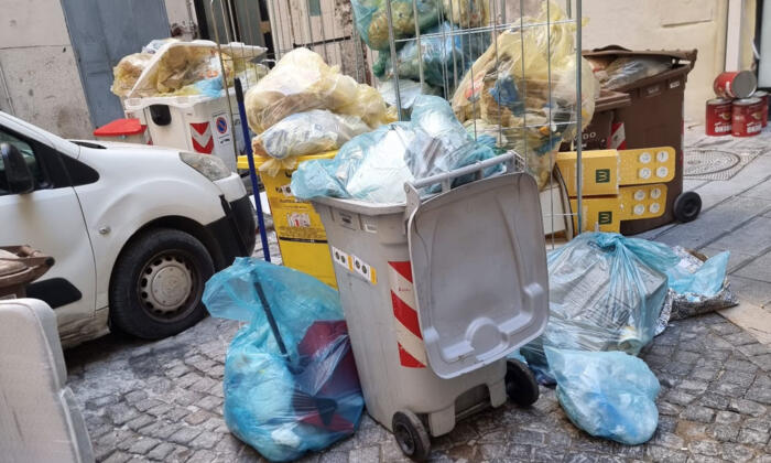 Degrado a piazzetta Matilde Serao